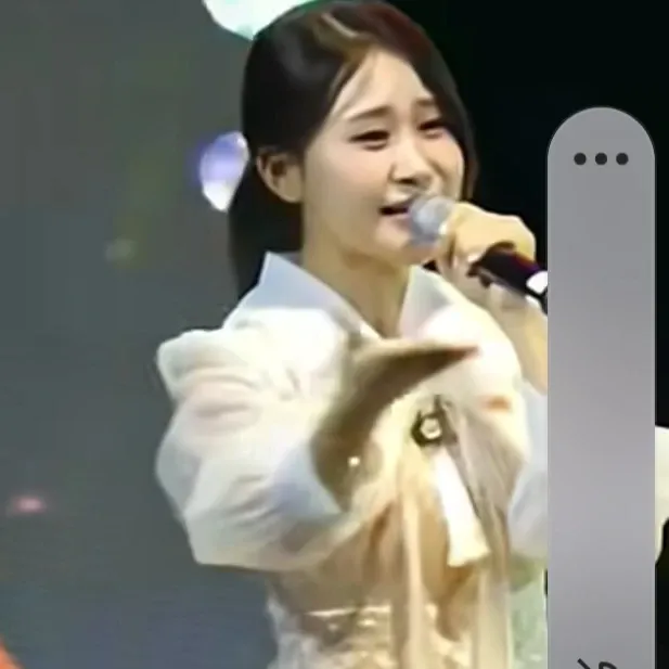 A moment captured by a fan of Kim Dahyun