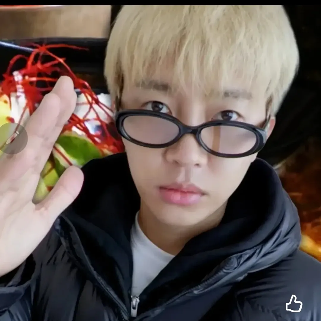 Behind-the-scenes cut of Lim Youngwoong