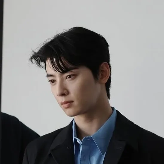 Behind-the-scenes cut of Cha Eunwoo