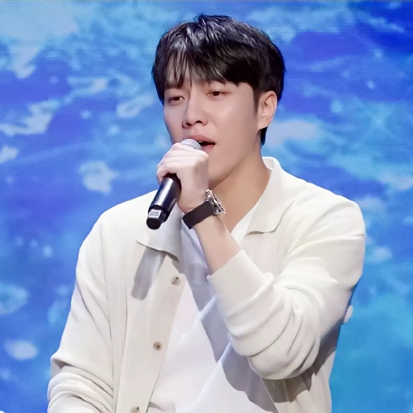 Latest photo of Lee Seunggi