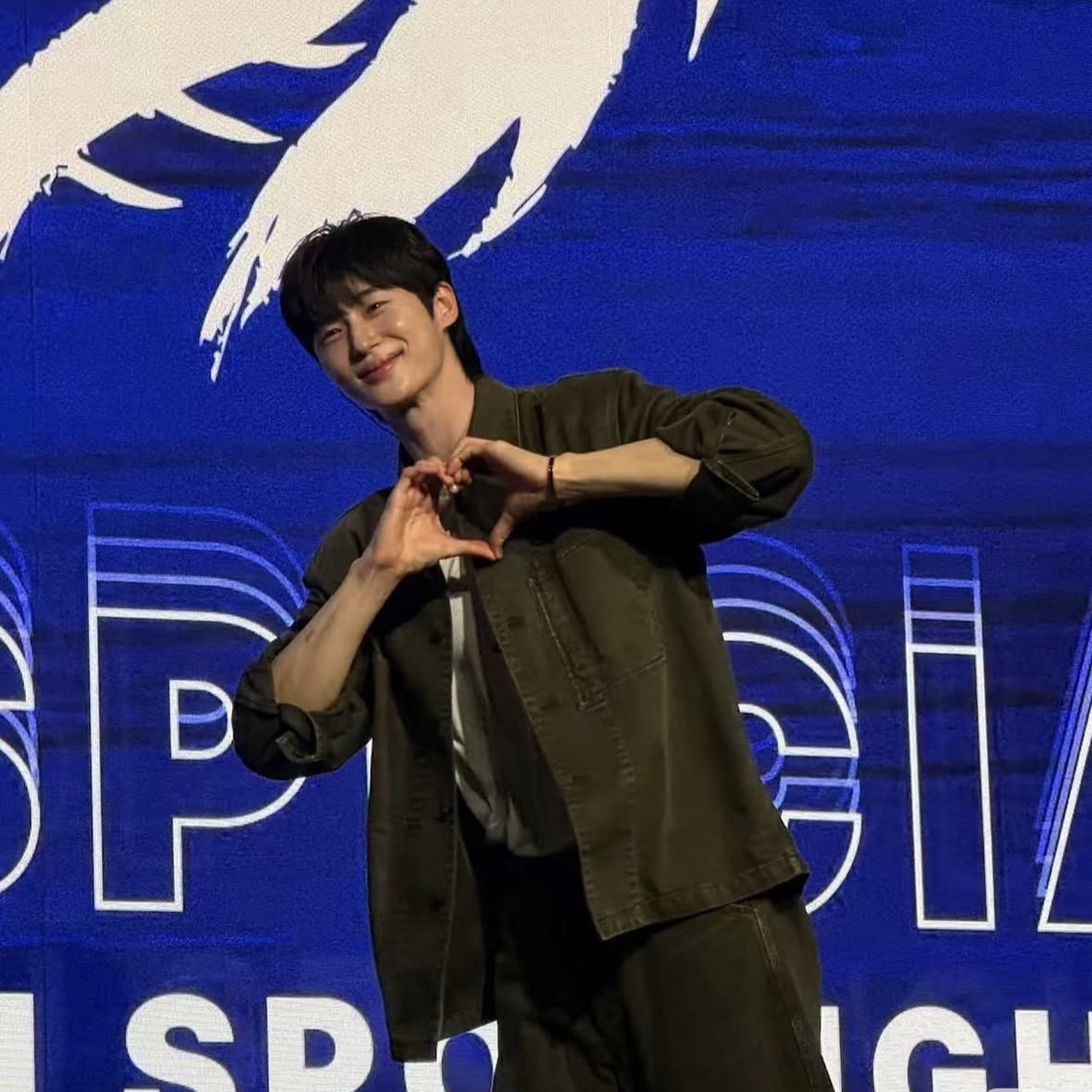 Behind-the-scenes cut of Byeon Wooseok