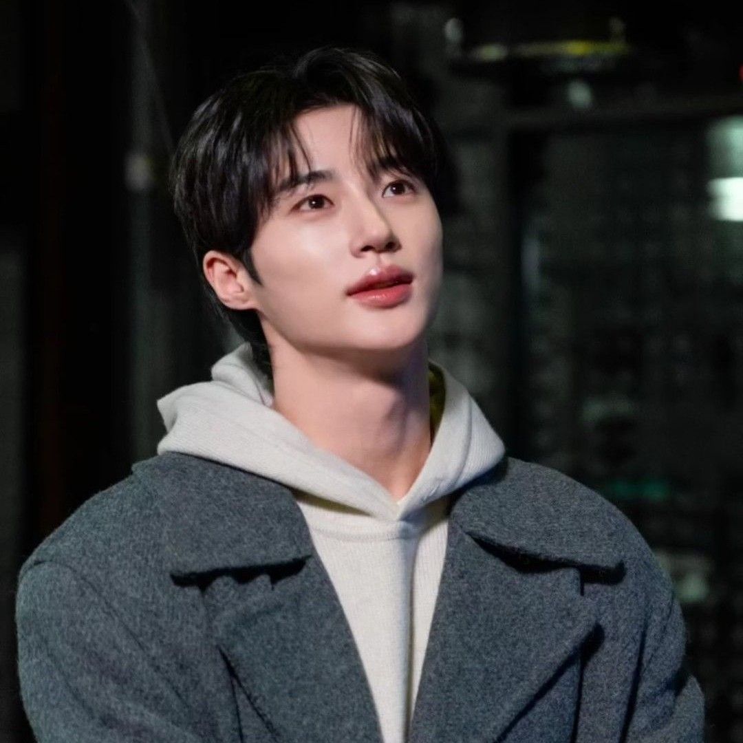 Latest photo of Byeon Wooseok