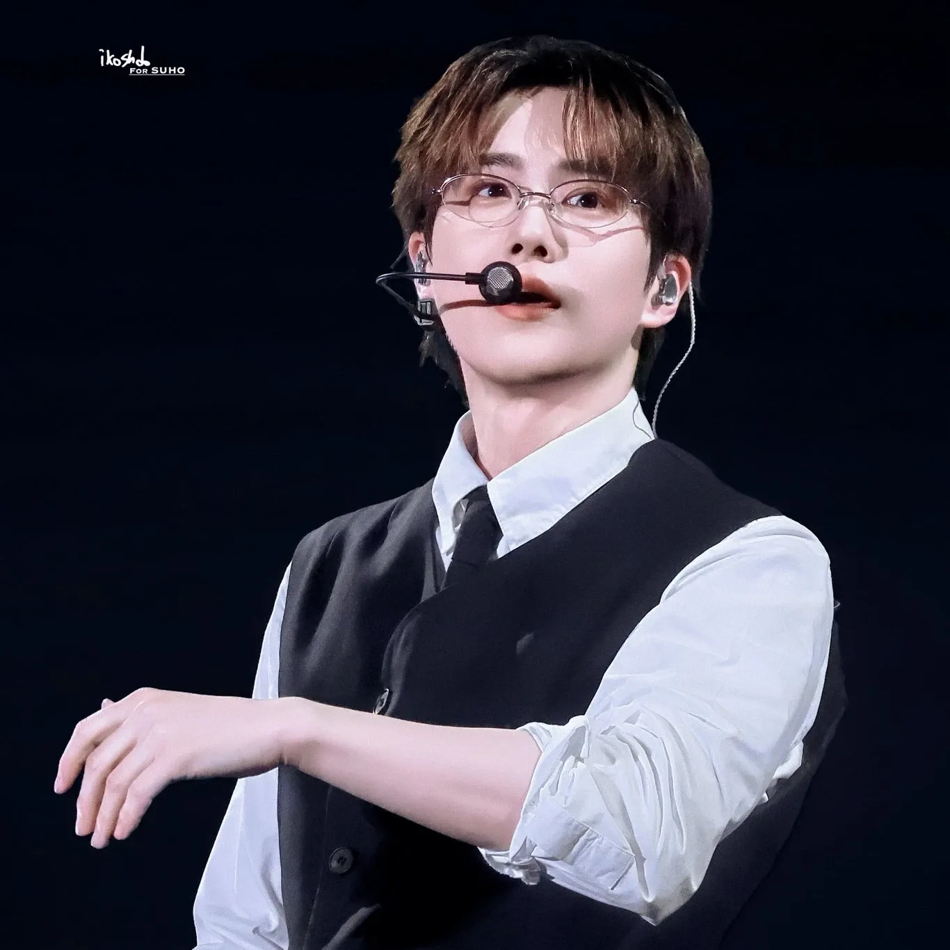 Behind-the-scenes cut of Suho