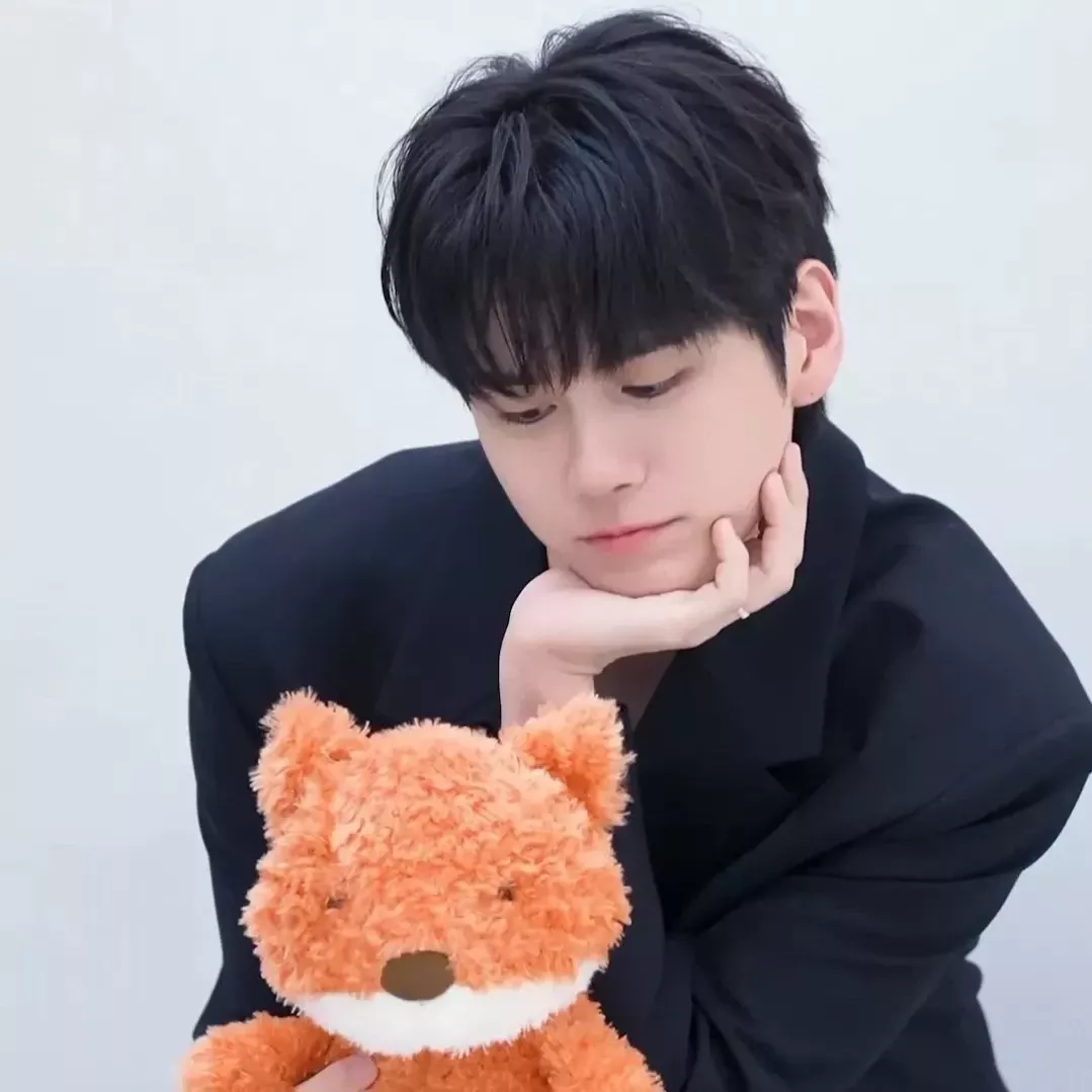 Behind-the-scenes cut of Ong Seongwu