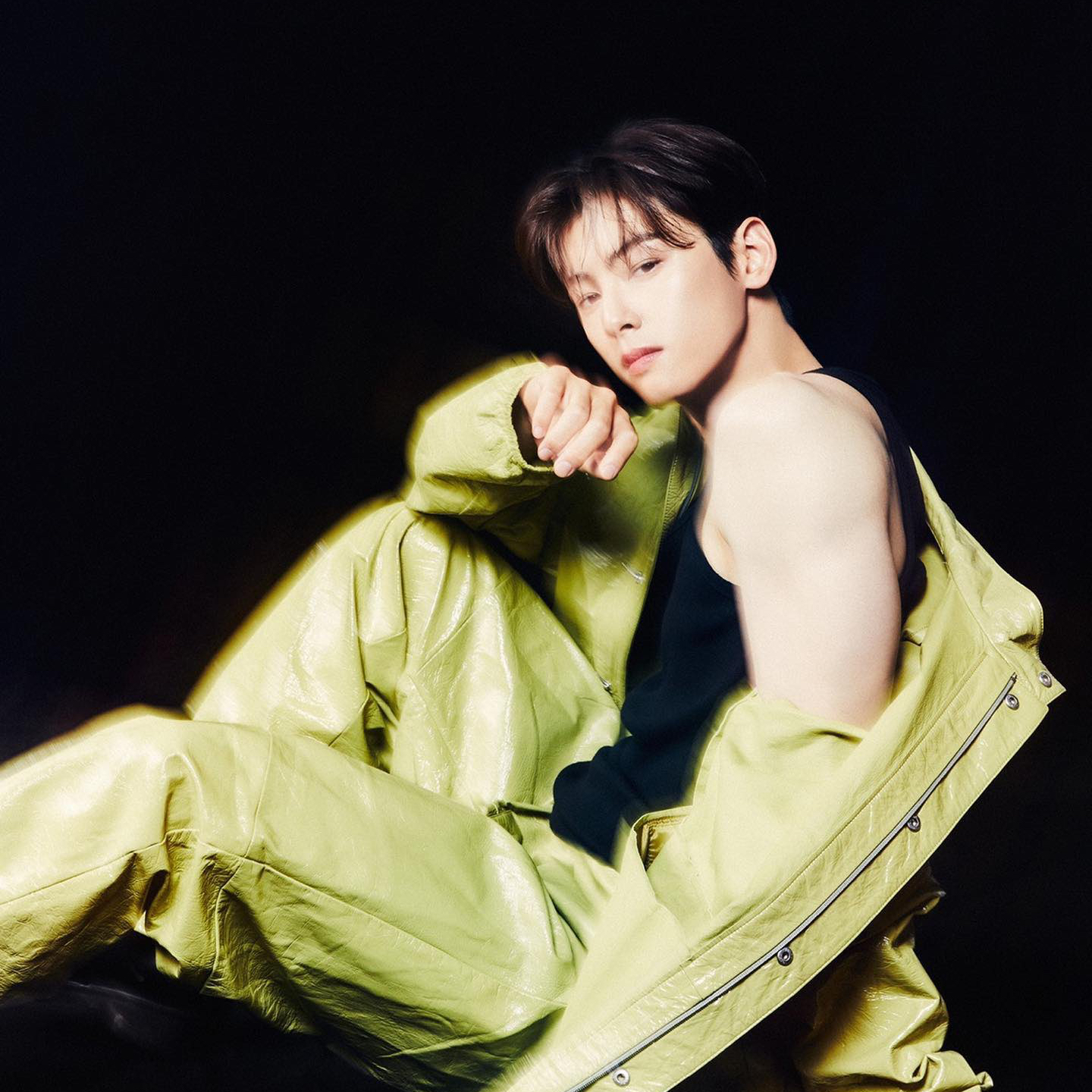 Behind-the-scenes cut of Cha Eunwoo