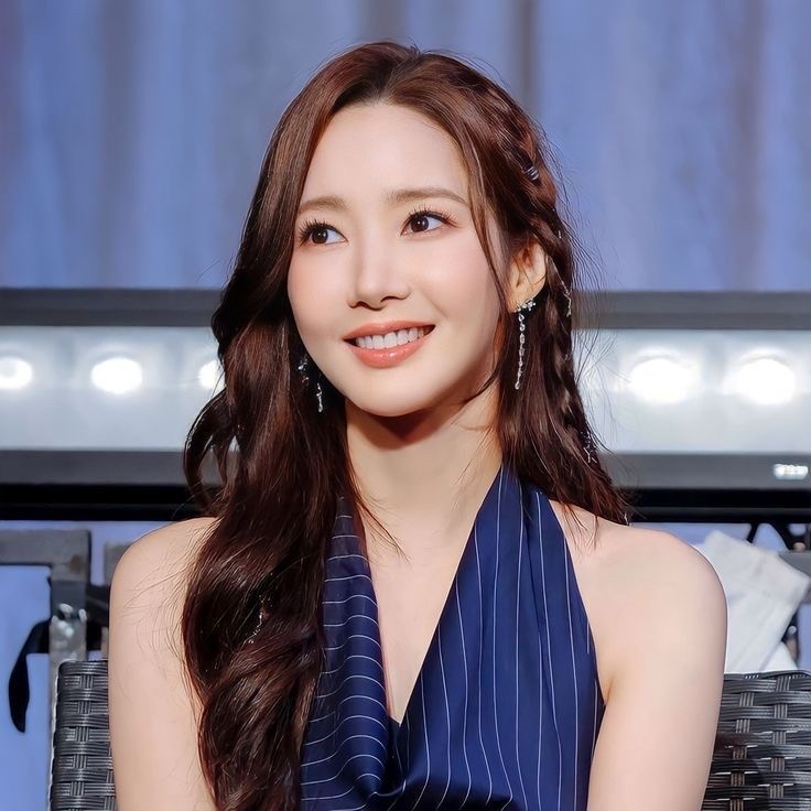 Behind-the-scenes cut of Park Minyoung