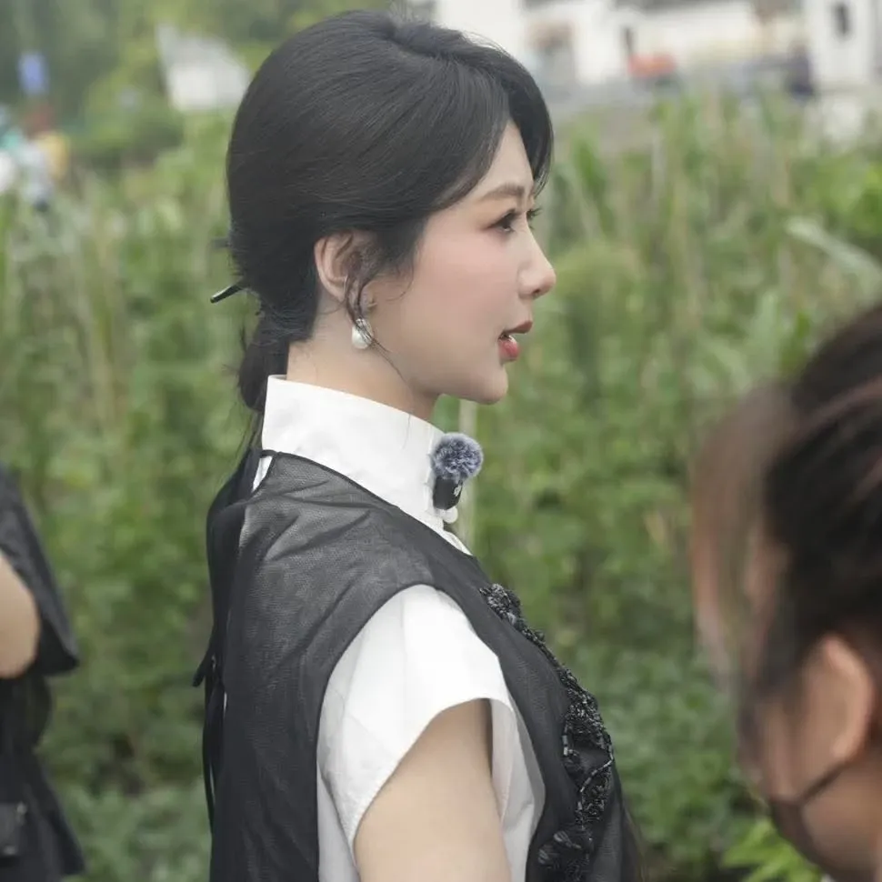 Behind-the-scenes cut of Yang Zi
