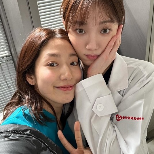 今天在Choeaedol Celeb中最闪耀的李圣经代表照片