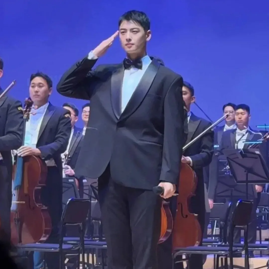 Latest photo of Cha Eunwoo