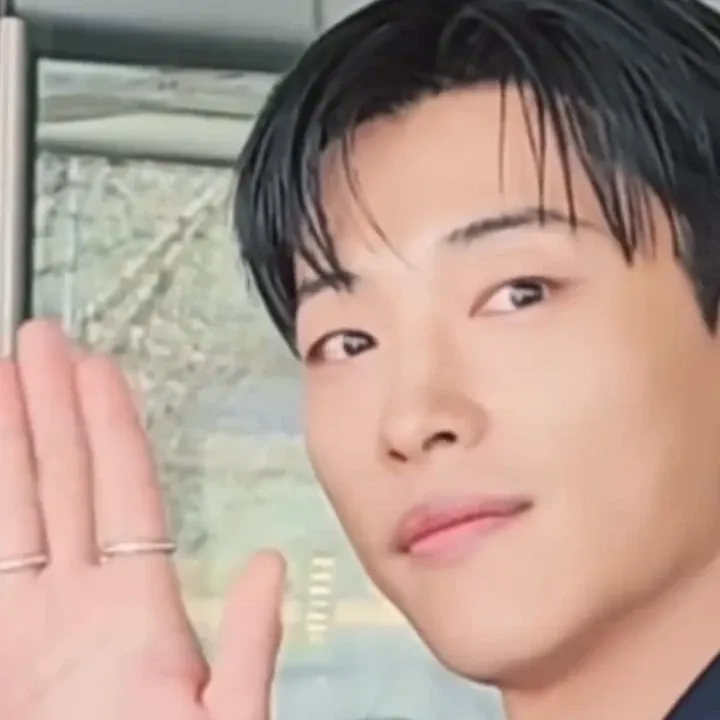 A moment captured by a fan of Woo Dohwan