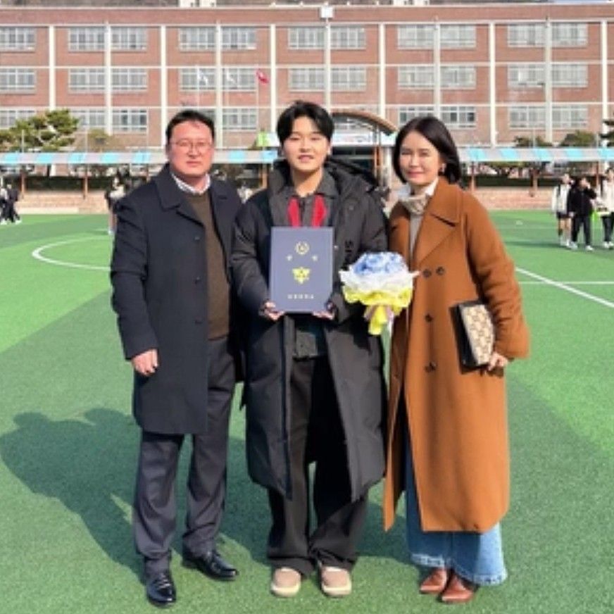 Behind-the-scenes cut of Park Sungon