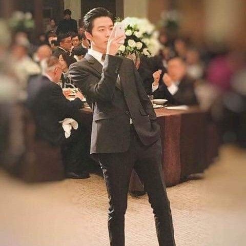 粉絲拍下的金材昱瞬間