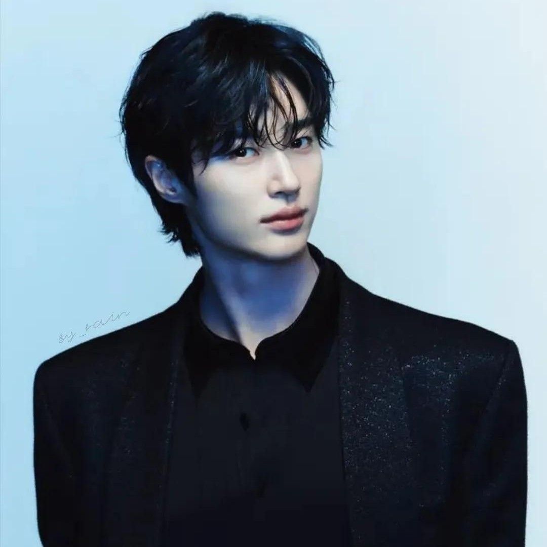 Recent activity shot of Byeon Wooseok