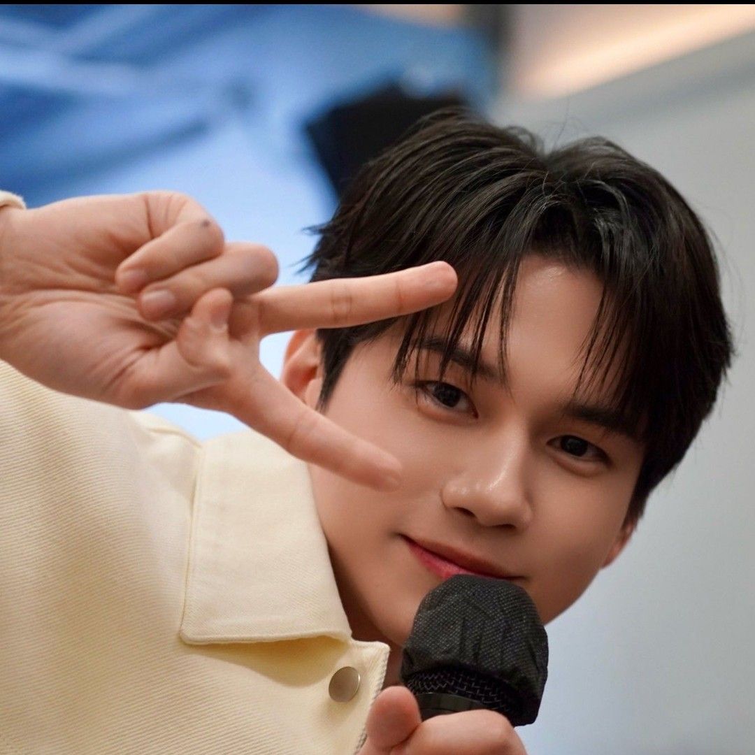 Foto terbaru dari Ong Seongwu