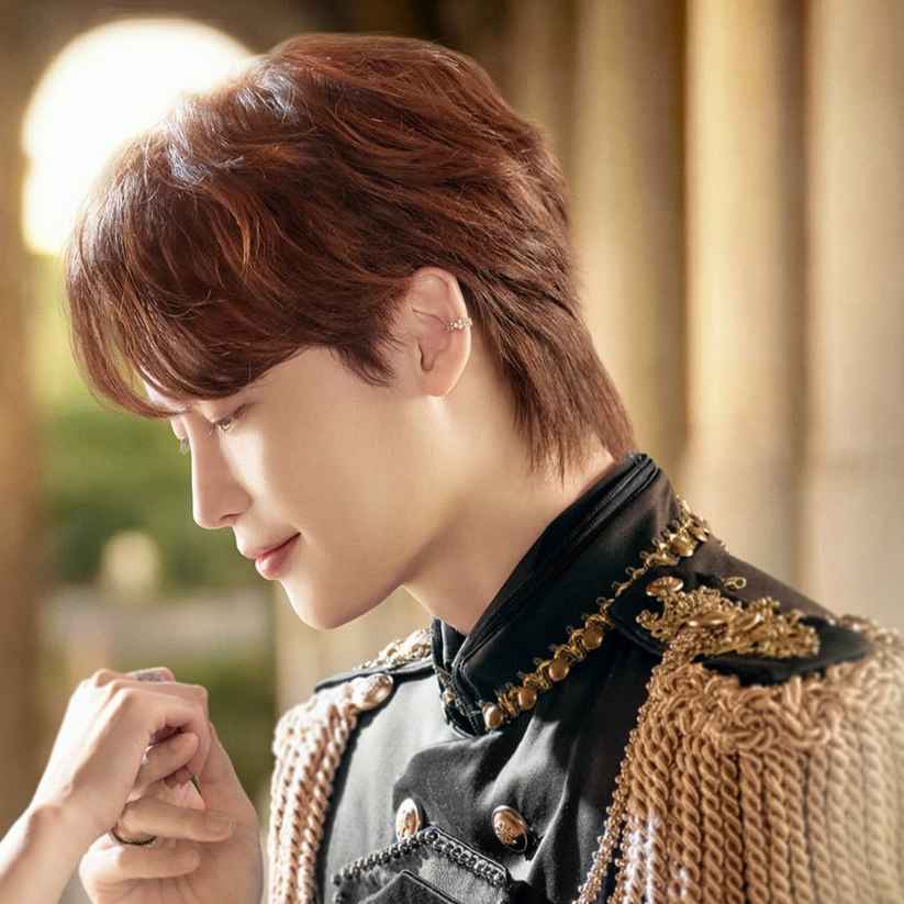 A moment captured by a fan of Lee Jongsuk