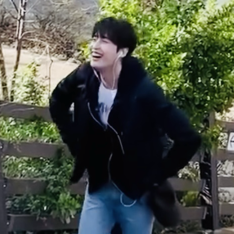 A moment captured by a fan of Lee Jongsuk