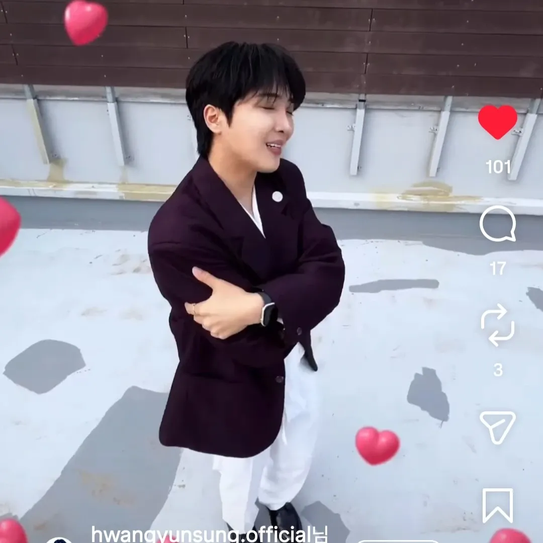 A moment captured by a fan of Hwang Yunsung