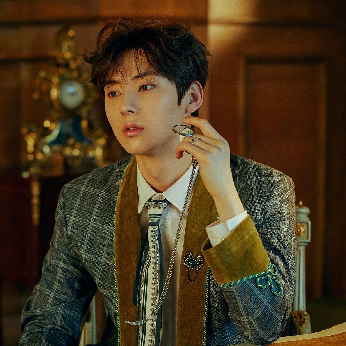 Behind-the-scenes cut of Hwang Minhyun