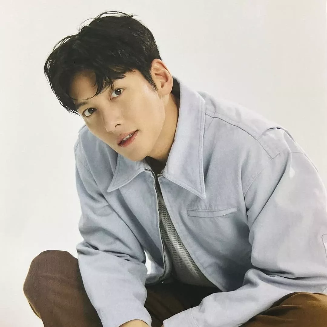 Behind-the-scenes cut of Ji Changwook