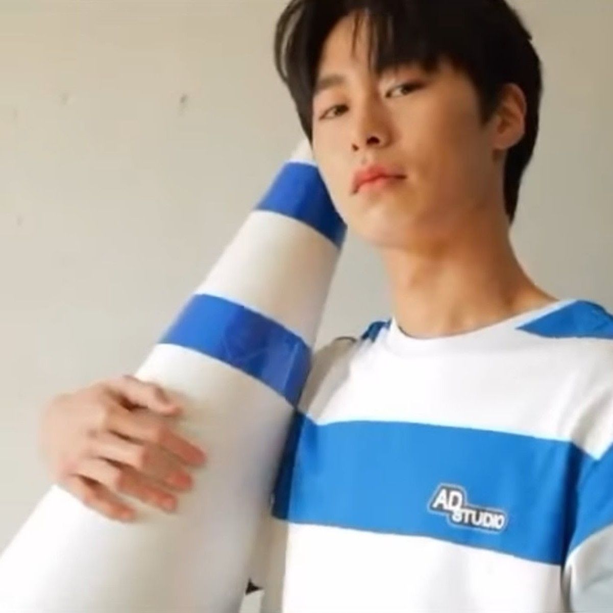 A moment captured by a fan of Lee Jaewook