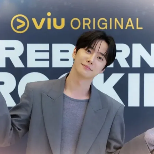 Behind-the-scenes cut of Lee Junyoung