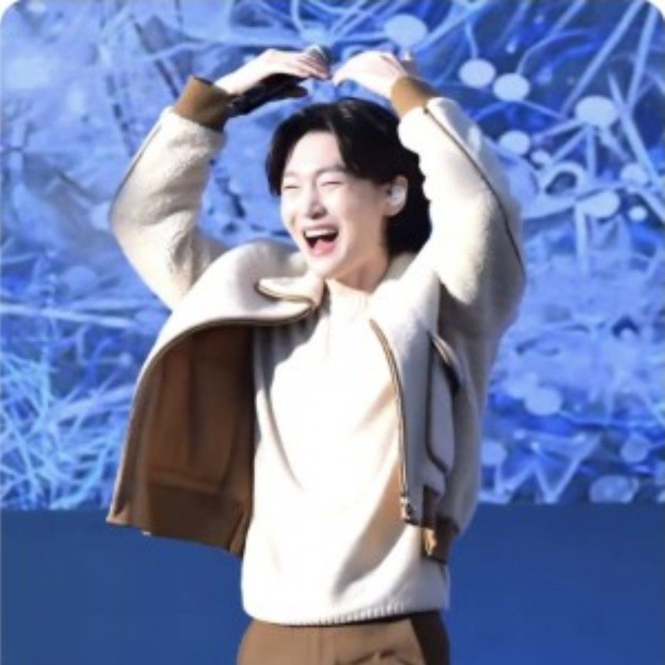 Behind-the-scenes cut of Kim Yongbin