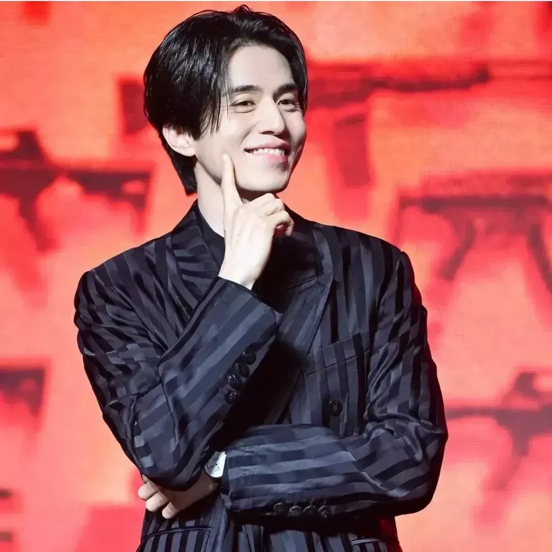 Recent activity shot of Lee Dongwook