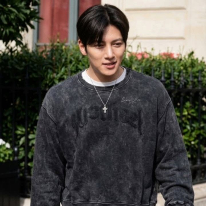 粉丝拍下的池昌旭瞬间