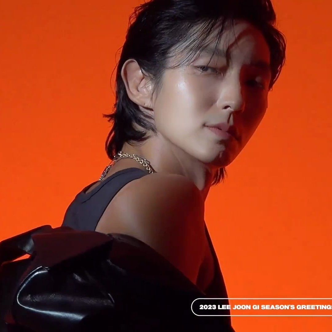 A moment captured by a fan of Lee Joongi