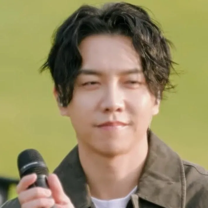 イ・スンギの最近の活動ショット