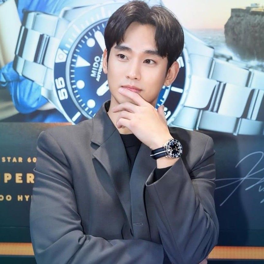 粉丝拍下的金秀贤瞬间