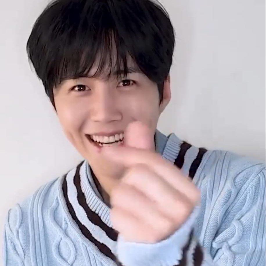 金宣虎的最新照片