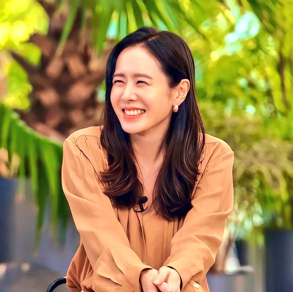 孙艺珍的近期活动照