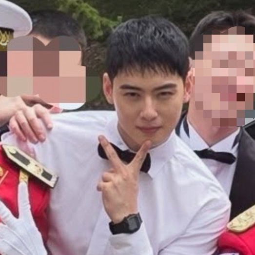 Latest photo of Cha Eunwoo
