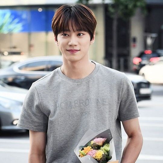 李浚荣的最新照片