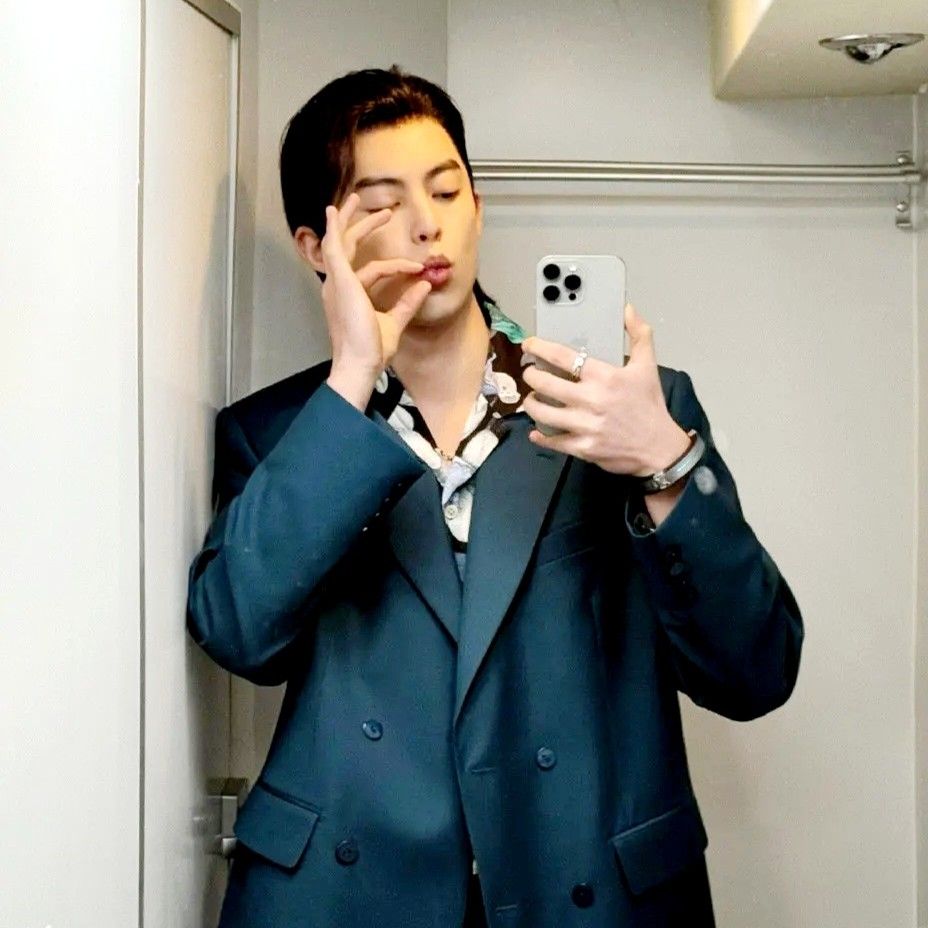 Latest photo of Dylan Wang