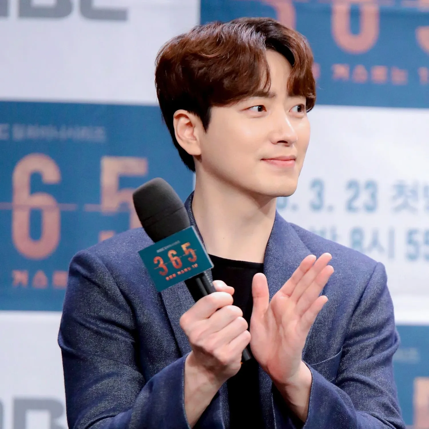 A moment captured by a fan of Lee Joonhyuk