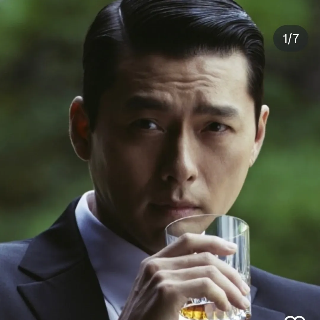 Momen yang diabadikan oleh penggemar Hyun Bin