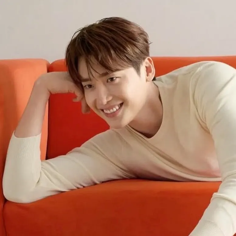 Behind-the-scenes cut of Lee Jongsuk