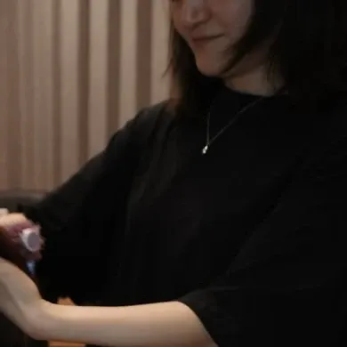 Behind-the-scenes cut of Bona