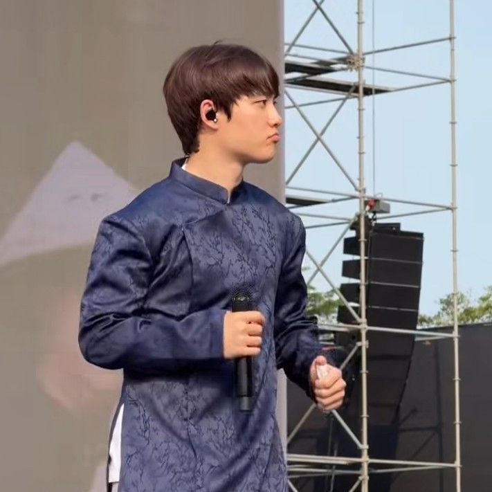 粉絲拍下的都暻秀 (D.O.)瞬間