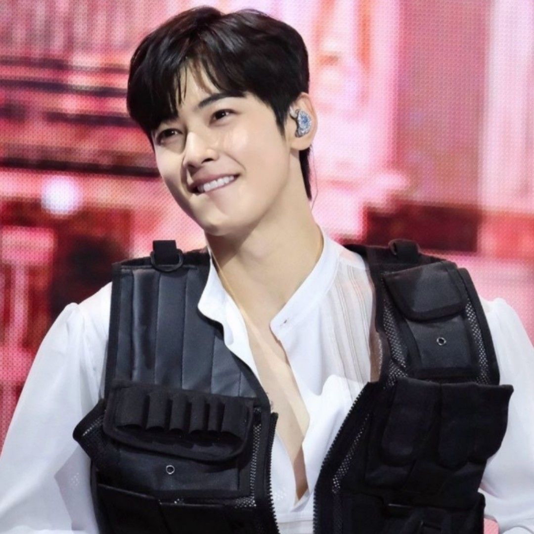 Latest photo of Cha Eunwoo