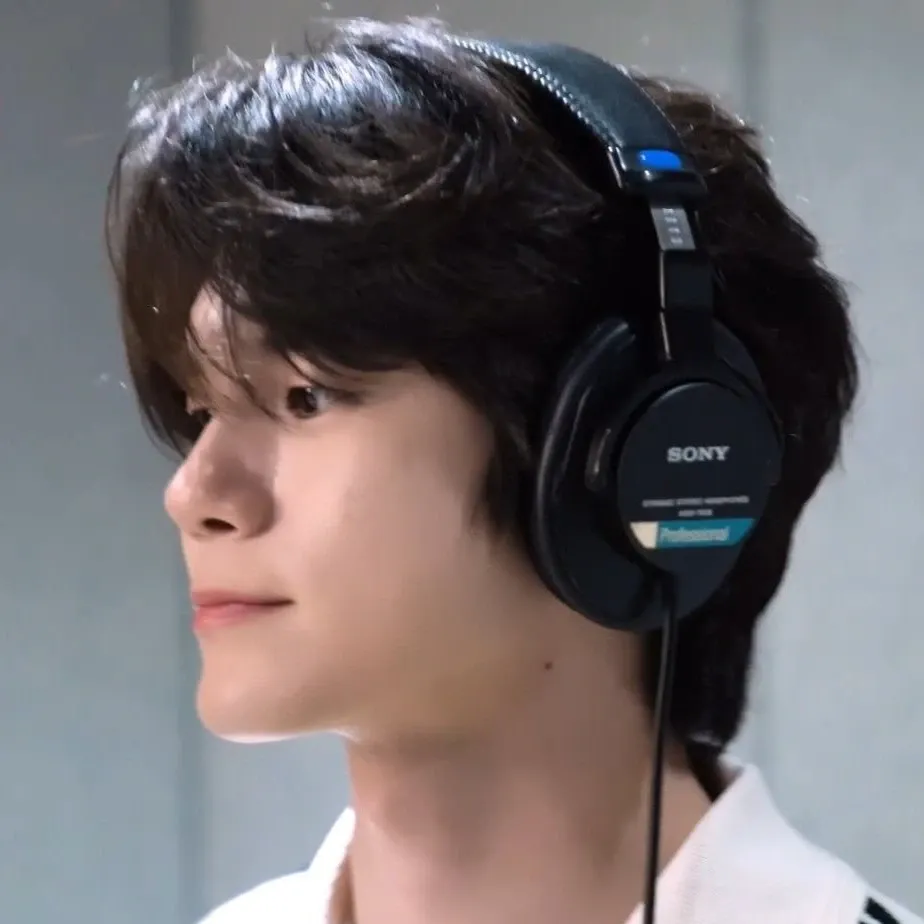 A moment captured by a fan of Ong Seongwu