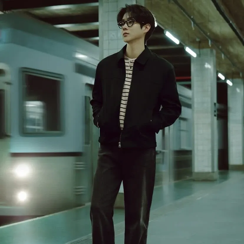 A moment captured by a fan of Choi Wooshik
