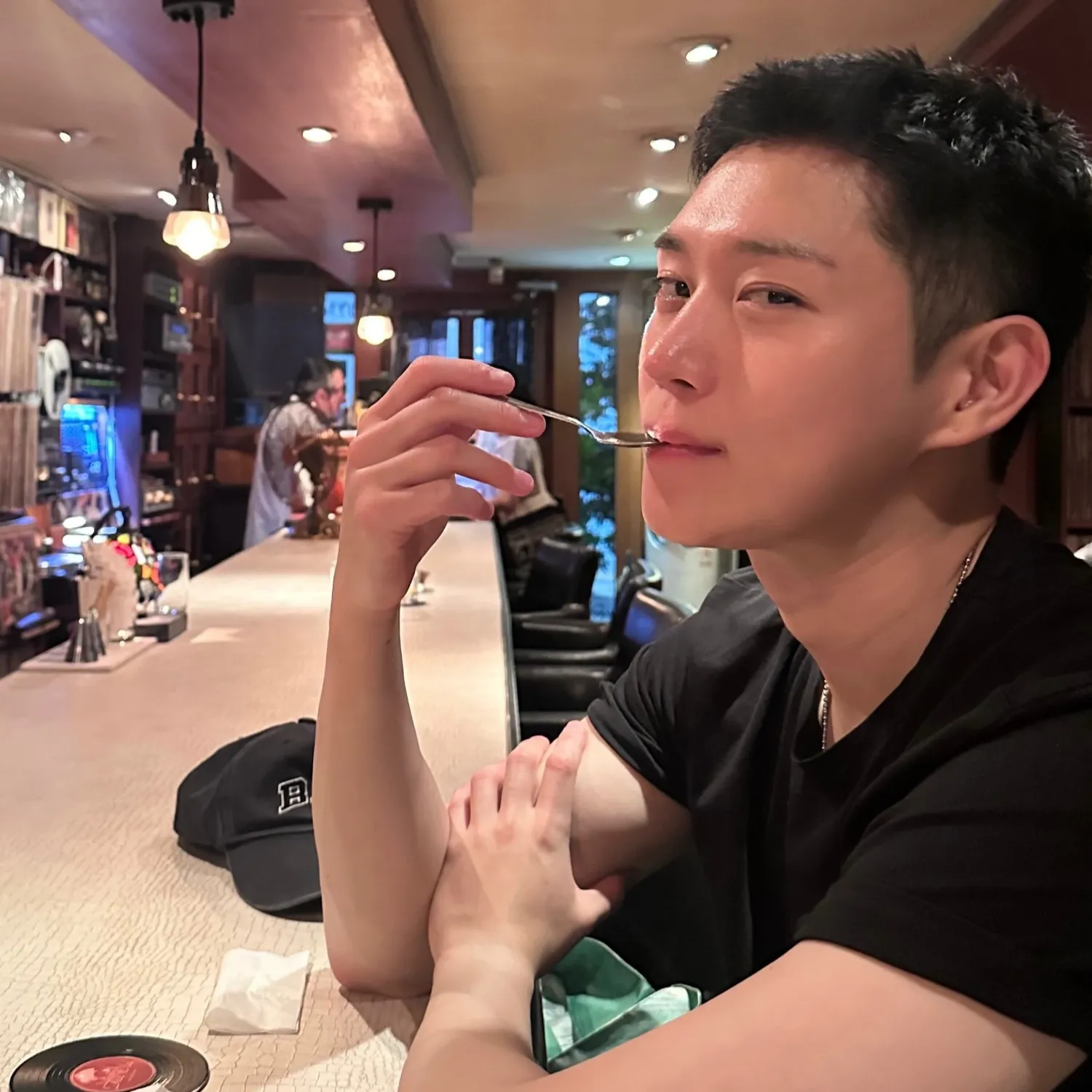A moment captured by a fan of Kim Youngdae