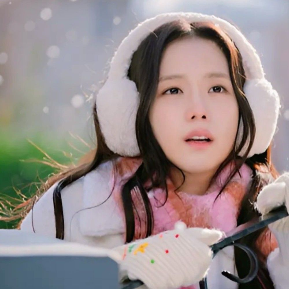 Latest photo of Jisoo (1995)