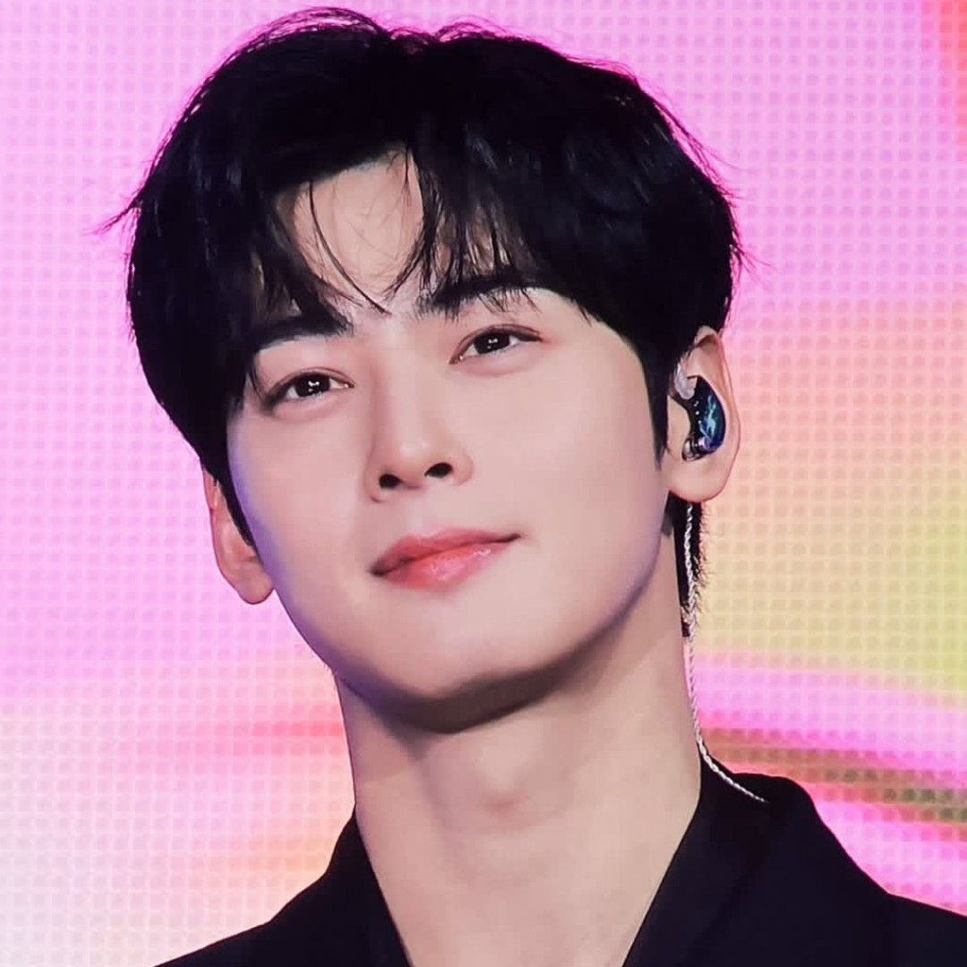 Recent activity shot of Cha Eunwoo