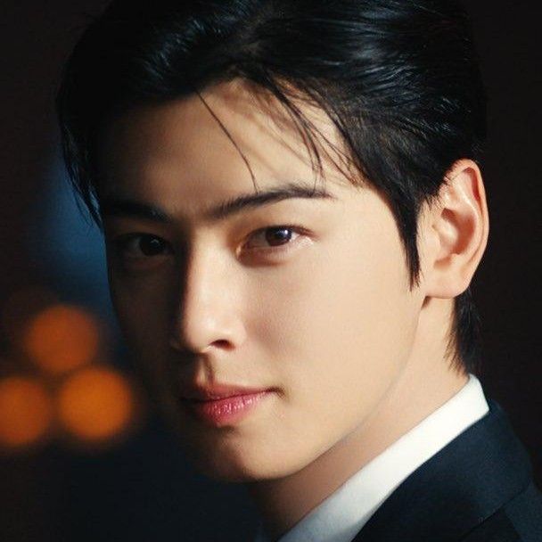 Behind-the-scenes cut of Cha Eunwoo