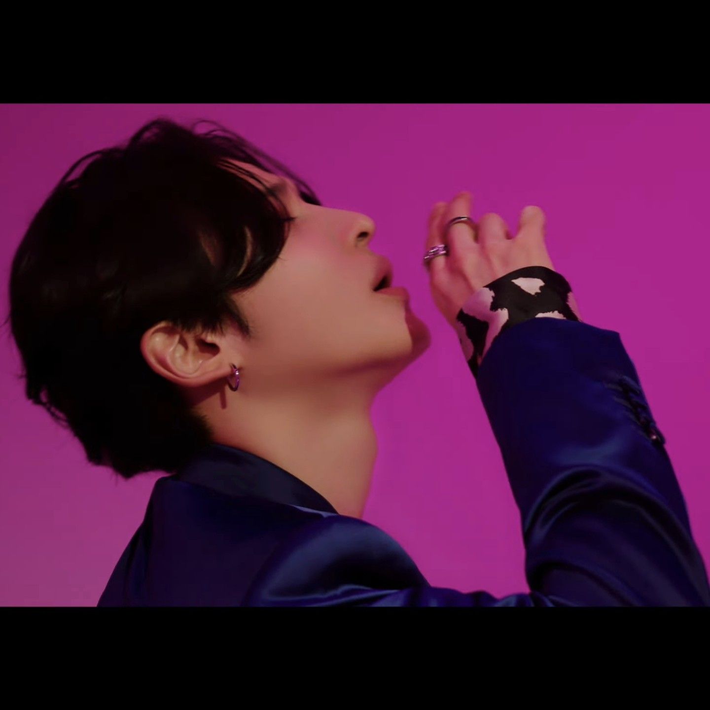 A moment captured by a fan of Seong Ri