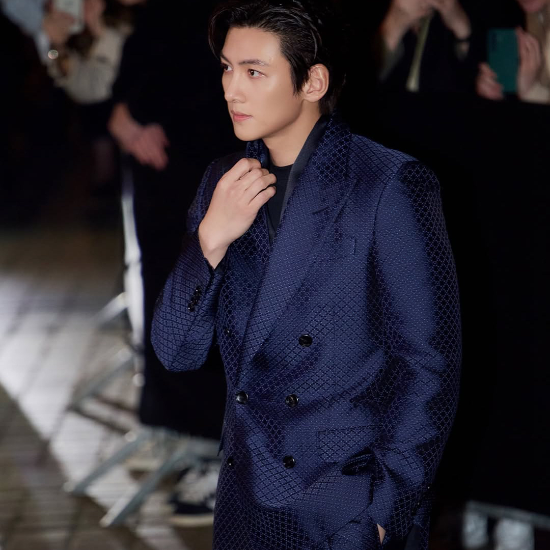 粉丝拍下的池昌旭瞬间